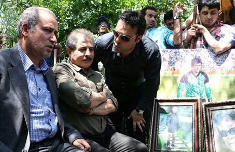 بعید می دانم پرسپولیس را به حسین هدایتی بدهند / در کل ماجرا مشکوک است مالک استیل آذین خریداران پرسپولیس ثروت حسین هدایتی بیوگرافی محمد پنجعلی بیوگرافی حسین هدایتی