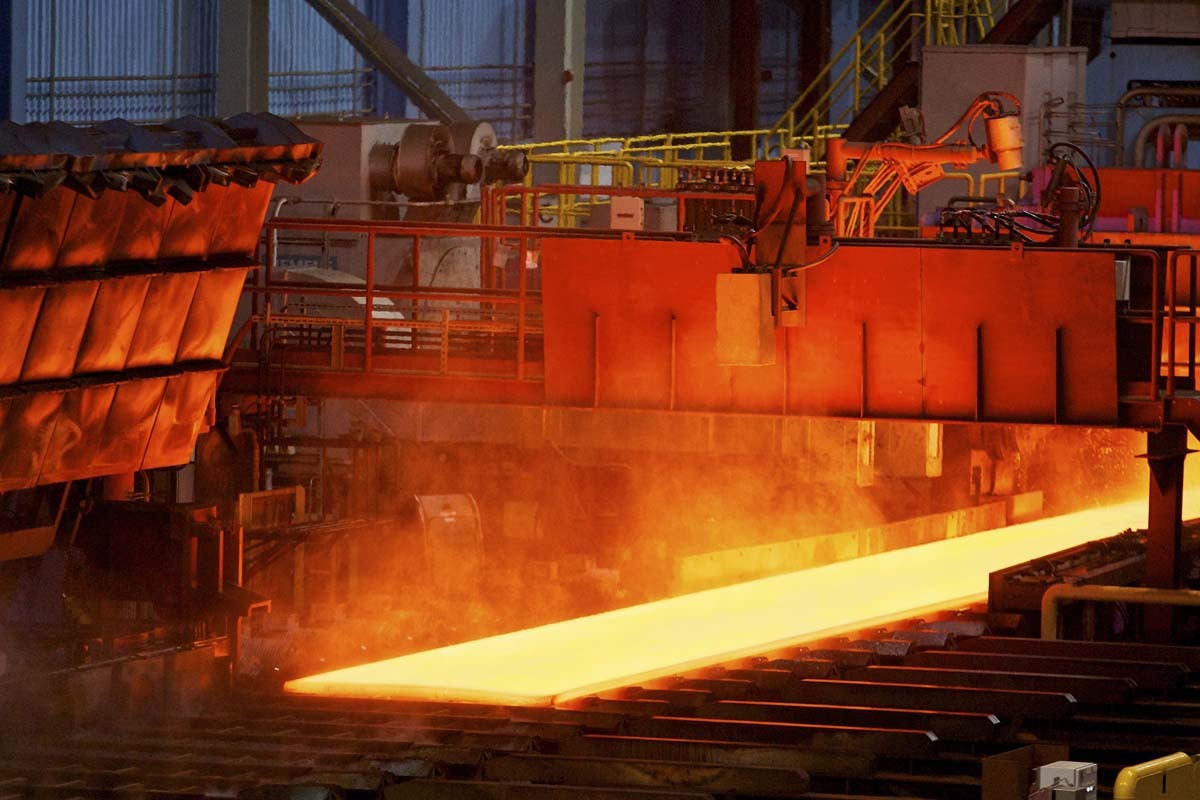 تقابل سنگ آهن و فولاد / نرخ سنگ‌آهن کوره فولادسازان را سرد نمی‌کند