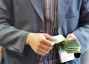 حقوق رییس جمهور چین کمتر از مدیران شرکتهای بورسی و کمتر از پادش هیات مدیره آنها !!! / کاهش 10 درصدی حقوق پوتین به خاطر شرایط سخت اقتصادی