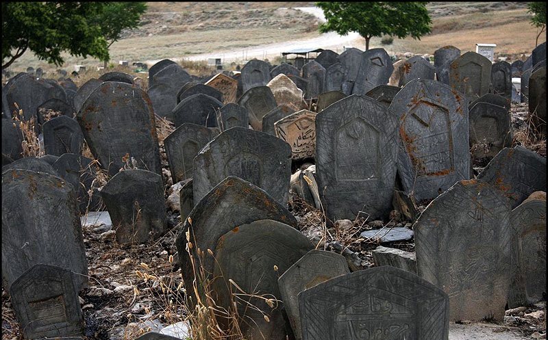 قبرستان اسرار آمیز سفید چاه