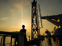 تاکید تجاری‌سازی و ساخت اقلام پرمصرف صنعت نفت