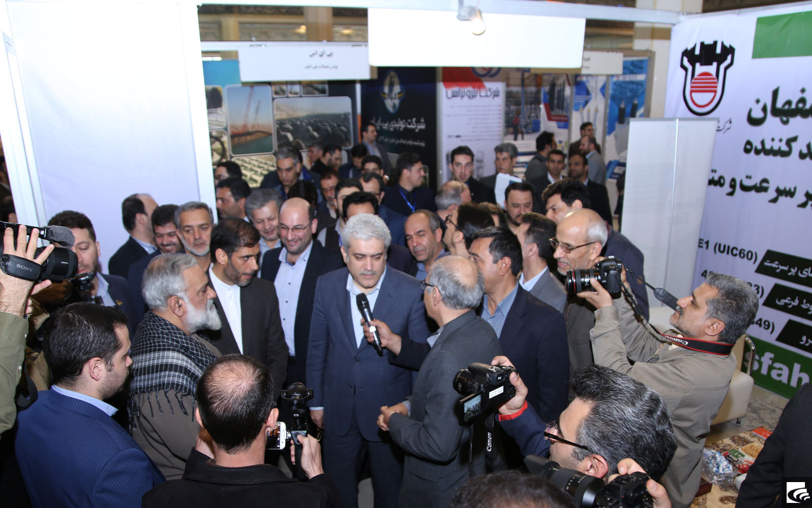 تولید ریل ملی در ذوب آهن اصفهان ، افتخاری بزرگ برای کشور است