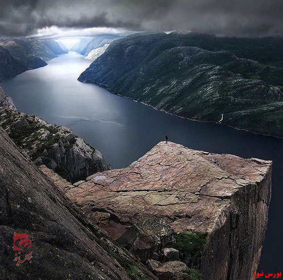 نمایی متفاوت از پرتگاه پریکستولن (Preikestolen) در کشور نروژ + بورس نیوز نمایی متفاوت از پرتگاه پریکستولن (Preikestolen) در کشور نروژ + بورس نیوز