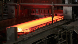 گزارشی از تولید تختال با ضخامت ۳۰۰ میلیمتر برای نخستین بار در کشور توسط شرکت فولاد مبارکه