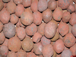 ۹۷۲ هزار تن گندله سنگ آهن روی تابلوی بورس کالا