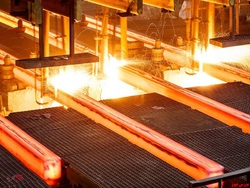 فروش بیش از ۲ میلیون تن شمش فولاد در بازارهای آزاد و جهانی