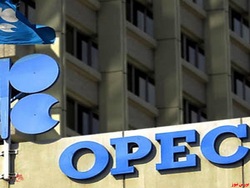 اوپک به تنظیم عرضه نفت به بازار ادامه می دهد