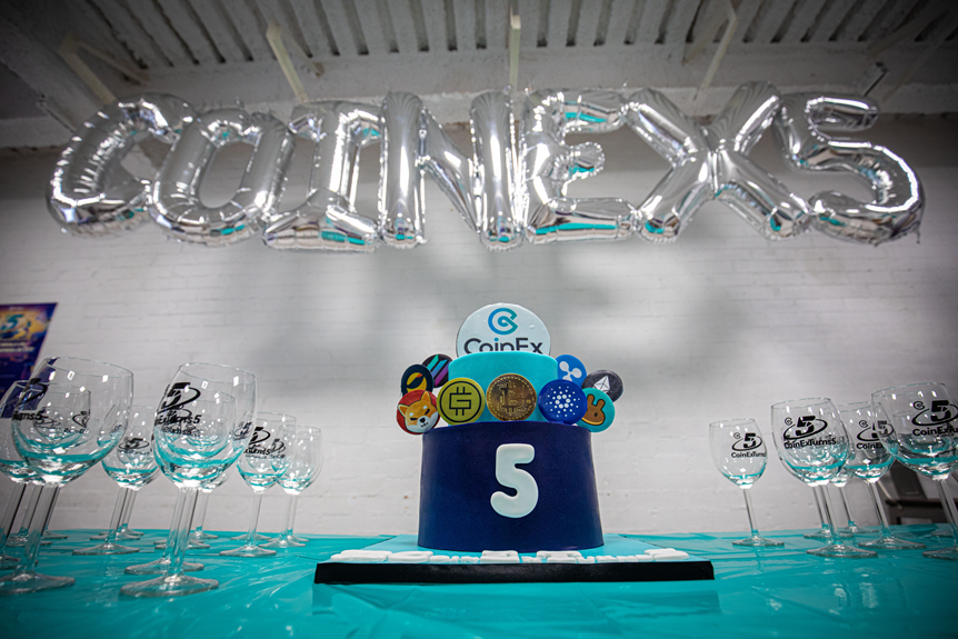 جشن پنجمین سالگرد تأسیس کوینکس در مهمانی‌های مختلف!