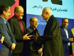 ذوب آهنی ها در حفظ تولید و پشتیبانی از جبهههای جنگ، خوش درخشیدند