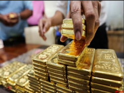 افزایش قیمت طلا با کاهش دلار آمریکا افزایش قیمت طلا با کاهش دلار آمریکا