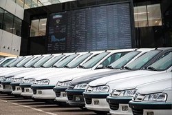 دولت بر لبه تیغ عرضه خودرو در بورس کالا