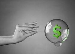 چه چیزی باعث ایجاد حباب‌های اقتصادی می‌شود؟