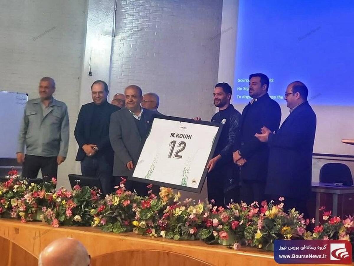 نشست صمیمی مدیرعامل ذوب آهن اصفهان با كادر فنی و بازیكنان تیم فوتبال ذوب آهن