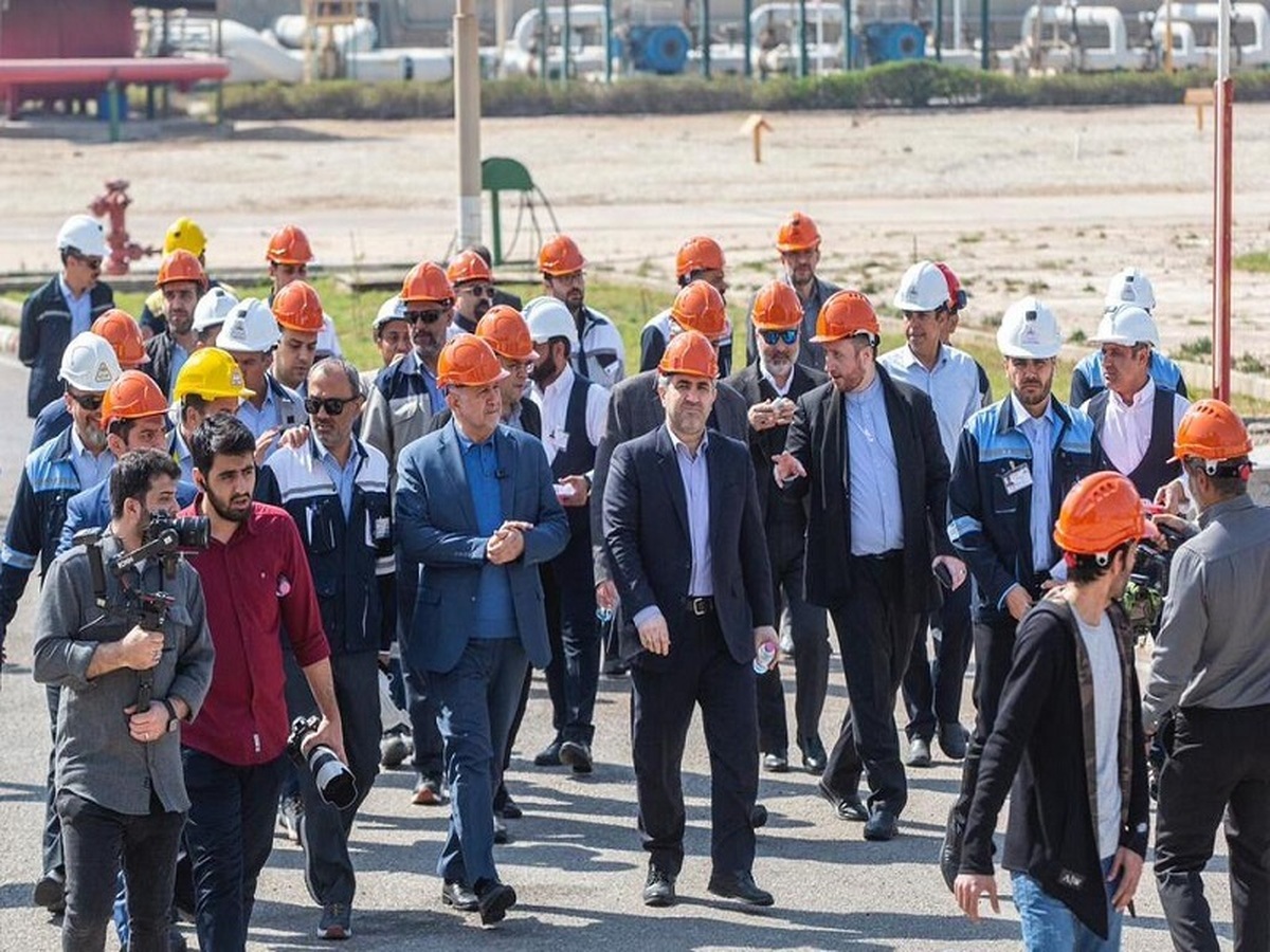 بازدید مدیرعامل تاپیکو از مجتمع های پتروشیمی واقع در آبادان و ماهشهر بازدید مدیرعامل تاپیکو از مجتمع های پتروشیمی واقع در آبادان و ماهشهر