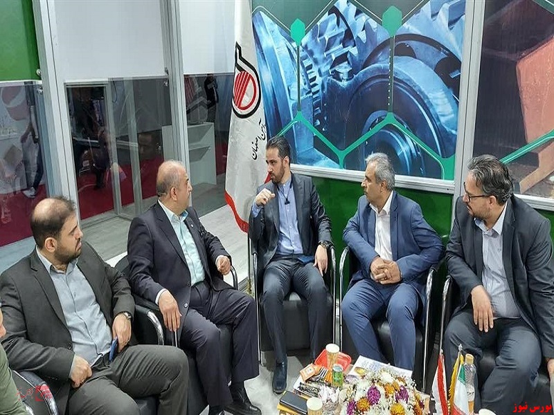 بازدید مسئولین، دست اندرکاران و بازرگانان صنعت کشور از غرفه ذوب آهن اصفهان