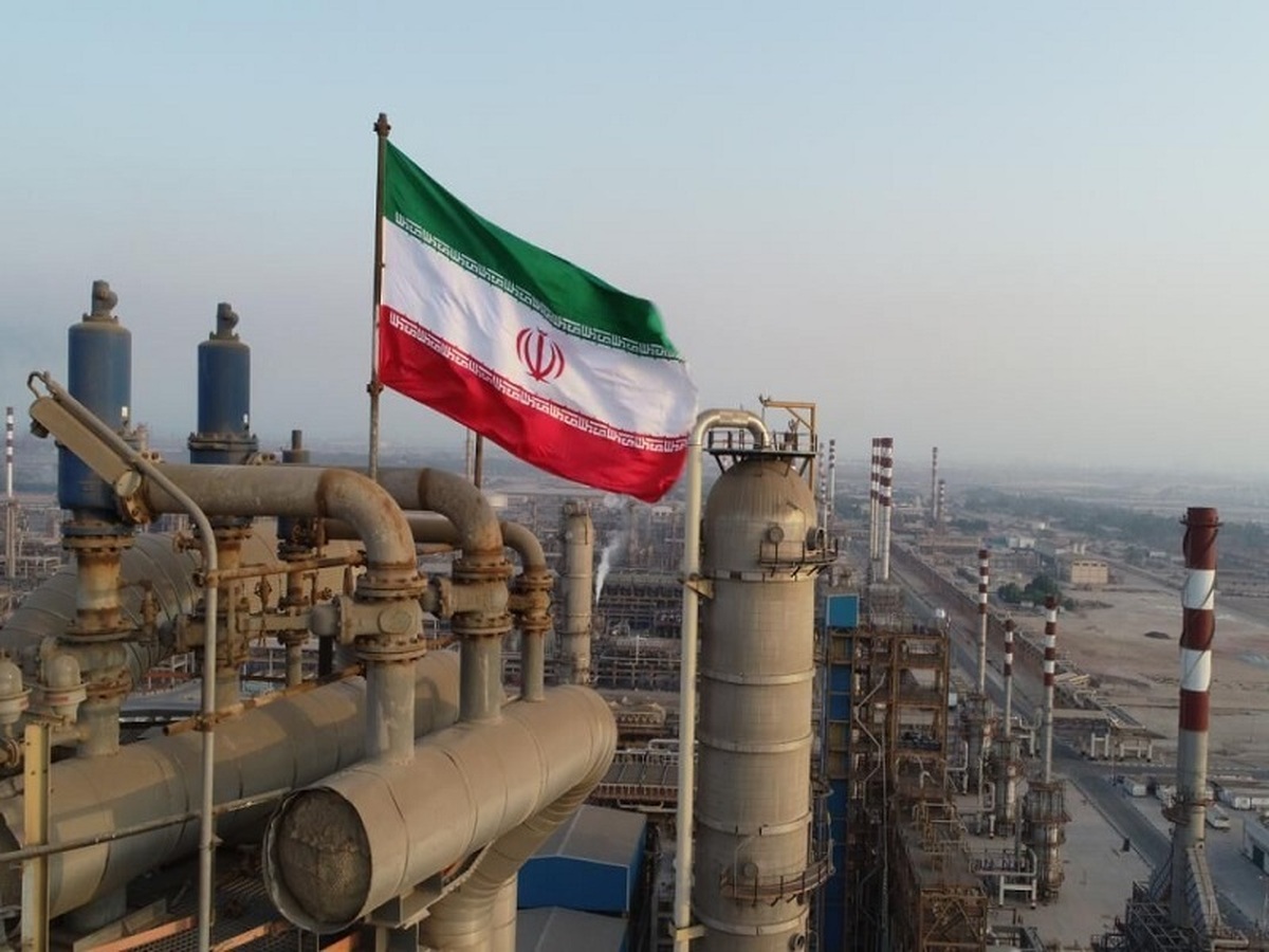 صادرات نفت ایران به ۲.۲ میلیون بشکه در روز رسید