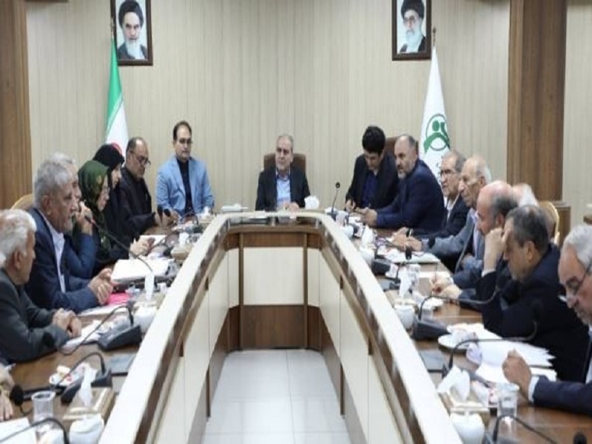 نشست مشترک مدیرعامل صندوق بازنشستگی کشوری با تعدادی از روسای کانون های بازنشستگان برگزار شد