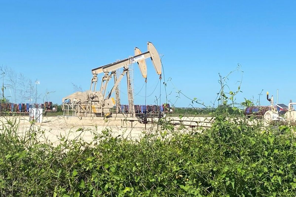 افزایش قیمت نفت به دنبال کاهش عرضه روسیه و تنش‌های دریای سرخ