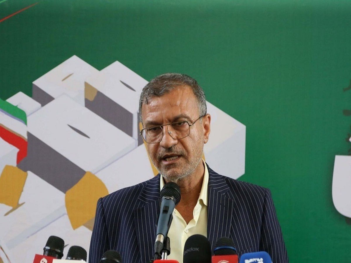 حمایت فولاد هرمزگان برای تامین تجهیزات ورزشی سالن آزادشهر حمایت فولاد هرمزگان برای تامین تجهیزات ورزشی سالن آزادشهر