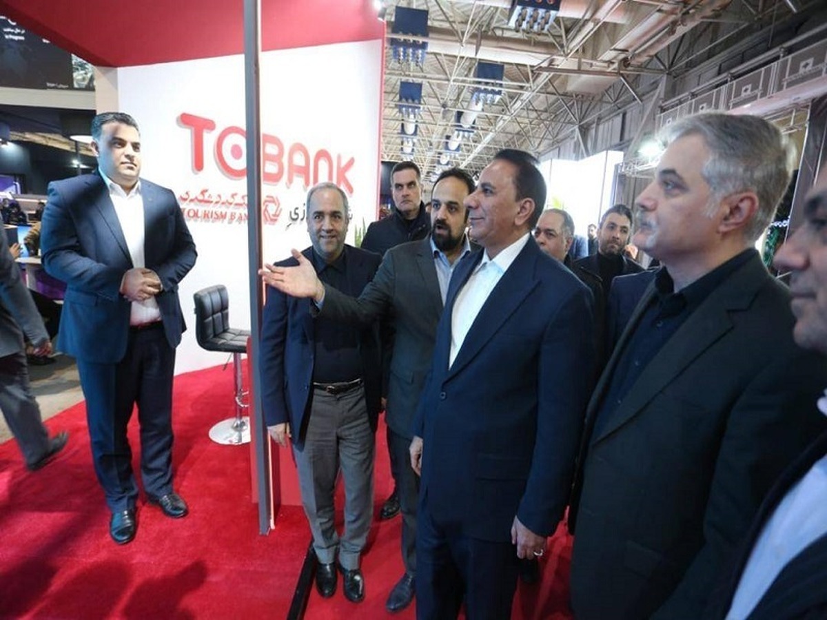بازدید رئیس گروه مالی گردشگری از نمایشگاه بینالمللی گردشگری