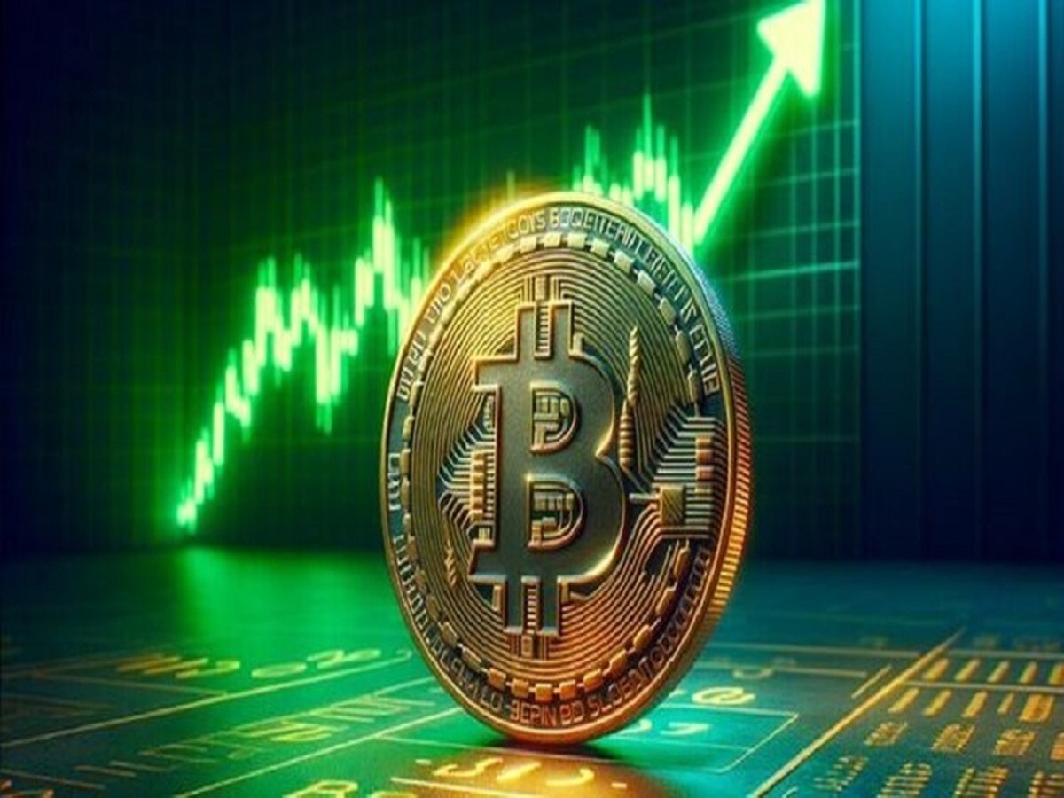 قیمت بیت کوین در فوریه تا ۱۲۲,۰۰۰ دلار صعود میکند
