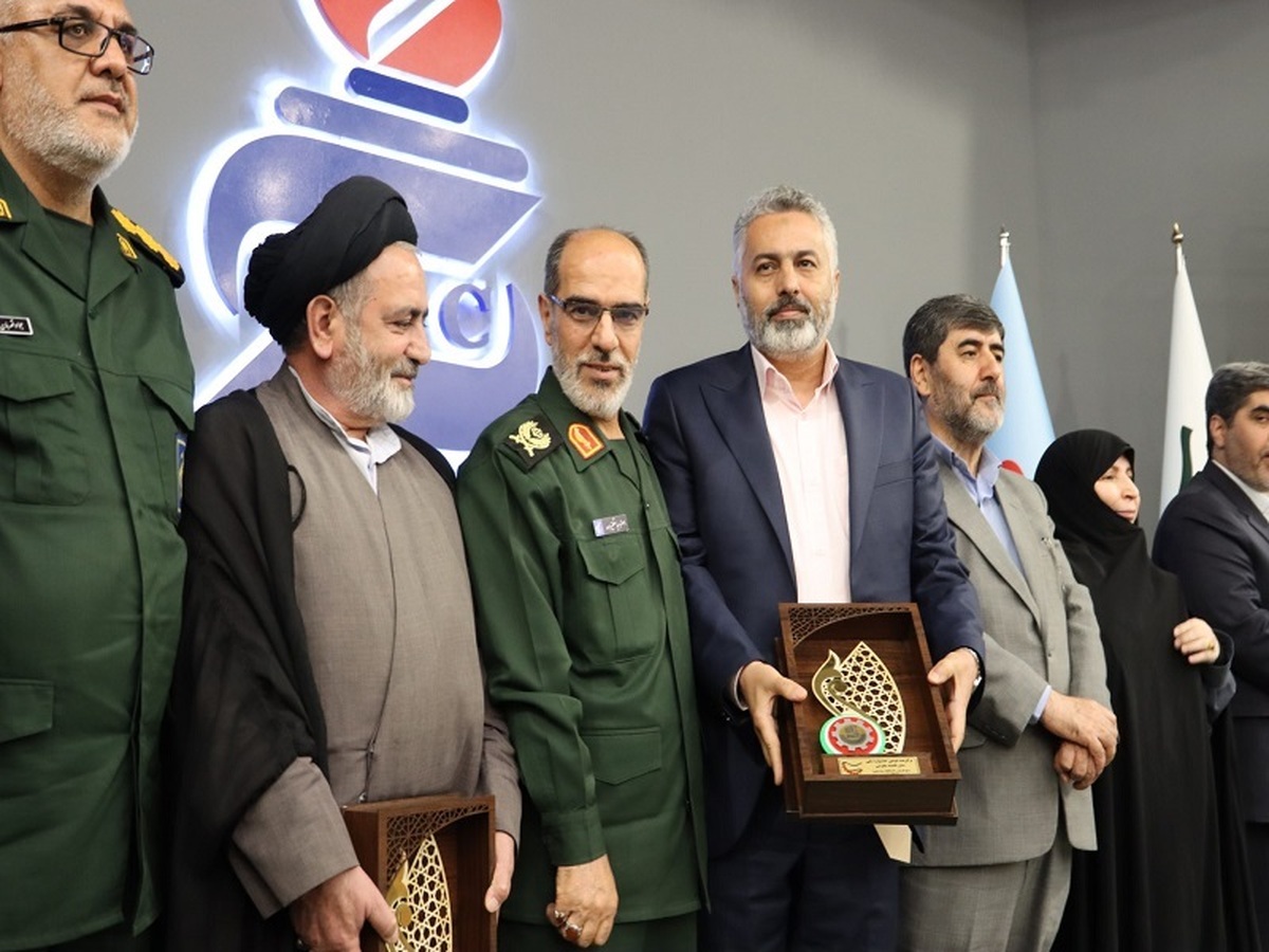 اعطاء نشان ملی اقتصاد مقاومتی به پگاه آذربایجان شرقی