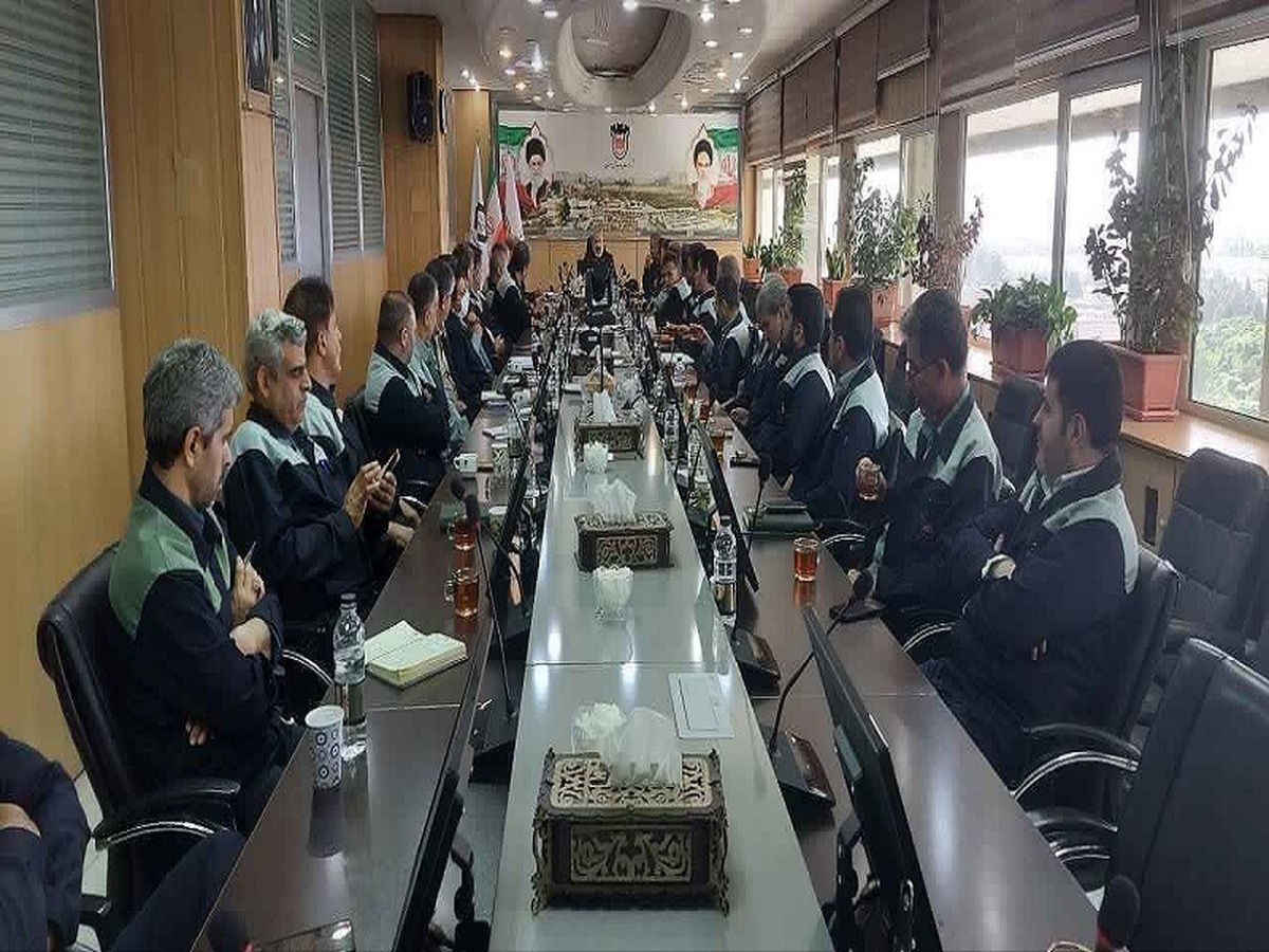 نشست بصیرتی با حضور مسئول قرارگاه جهاد تبیین وزارت تعاون،كار و رفاه اجتماعی درذوب آهن اصفهان