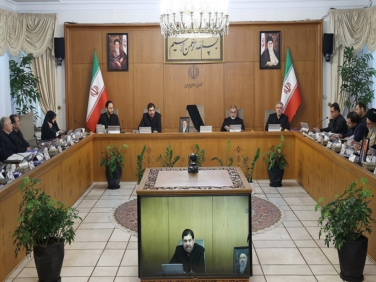 نخستین جلسه هیئت دولت به ریاست مخبر برگزار شد
