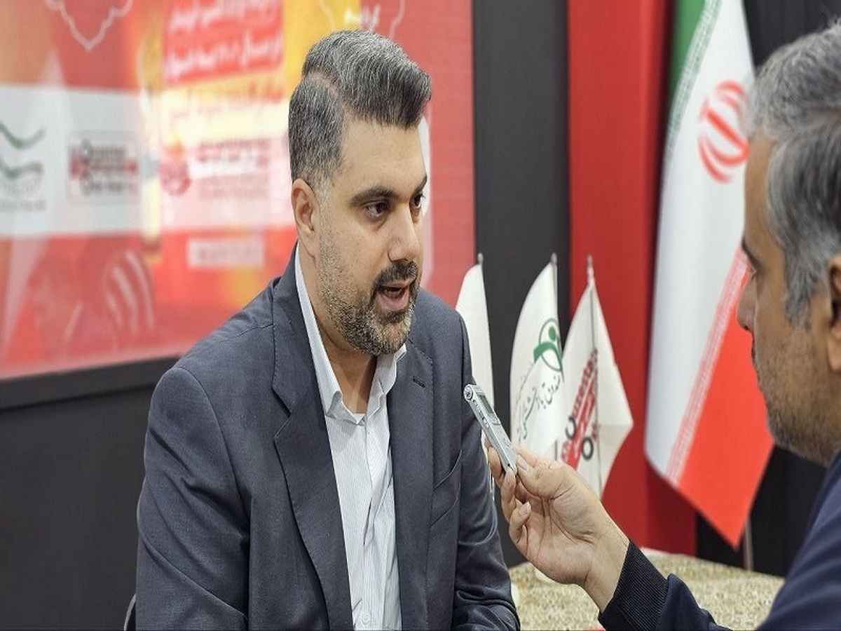 با همت جهادگران اکسین از واردات ورق های عریض فولادی به صادرکننده نمونه رسیده ایم با همت جهادگران اکسین از واردات ورق های عریض فولادی به صادرکننده نمونه رسیده ایم