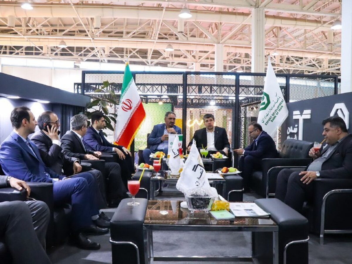بازدید مدیرعامل بانک توسعه صادرات ایران از غرفه تامین سرمایه تمدن بازدید مدیرعامل بانک توسعه صادرات ایران از غرفه تامین سرمایه تمدن