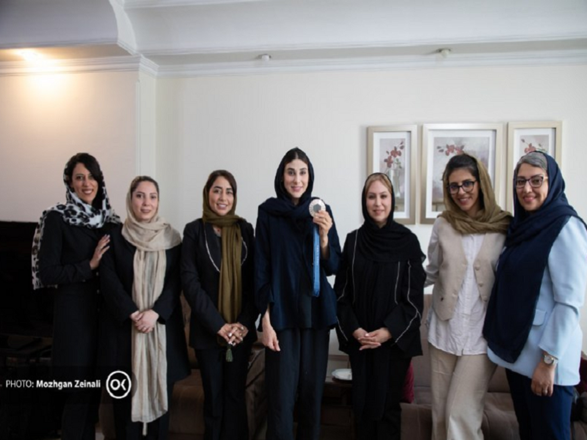 دیدار صمیمانه جمعی از بانوان افق کوروش با ناهید کیانی