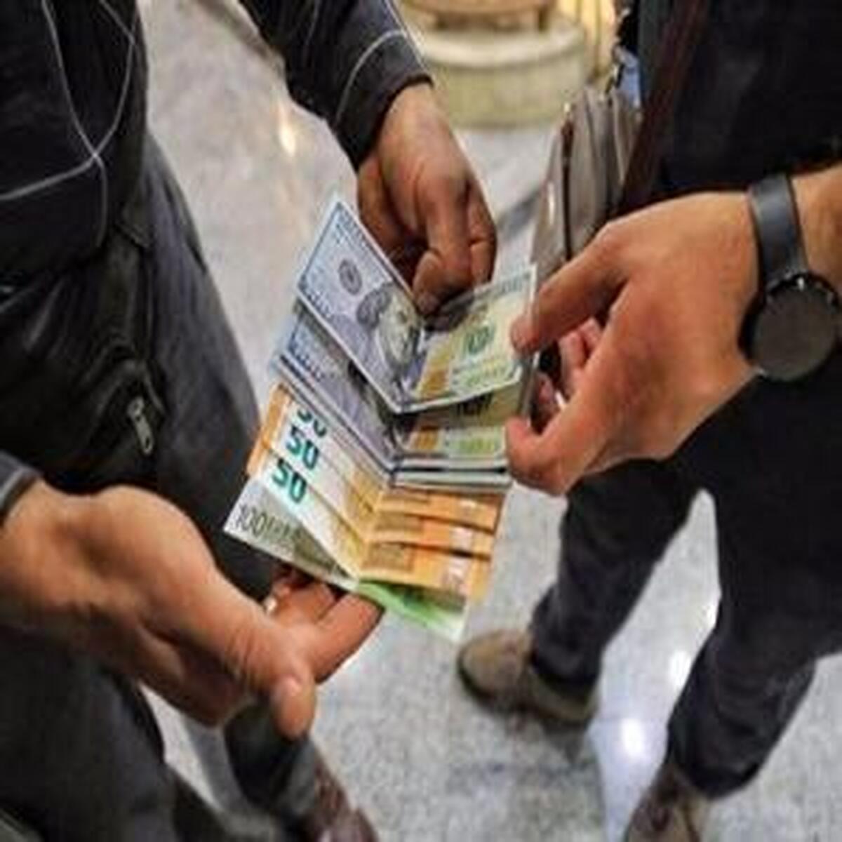 دلار به نقطه کلیدی نزدیک شد دلار به نقطه کلیدی نزدیک شد