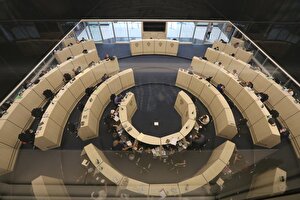 رشد شاخص‌ها در نخستین روز دی / برتری عملکرد شاخص هم‌وزن نسبت به شاخص کل