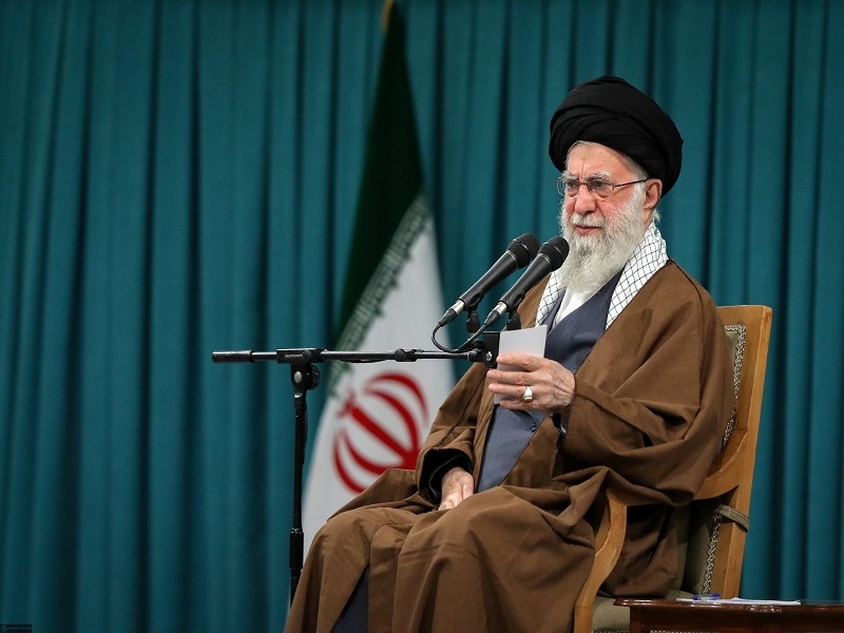 رهبر انقلاب: حرکت میلیونی ملت ایران کمر فتنه را شکست