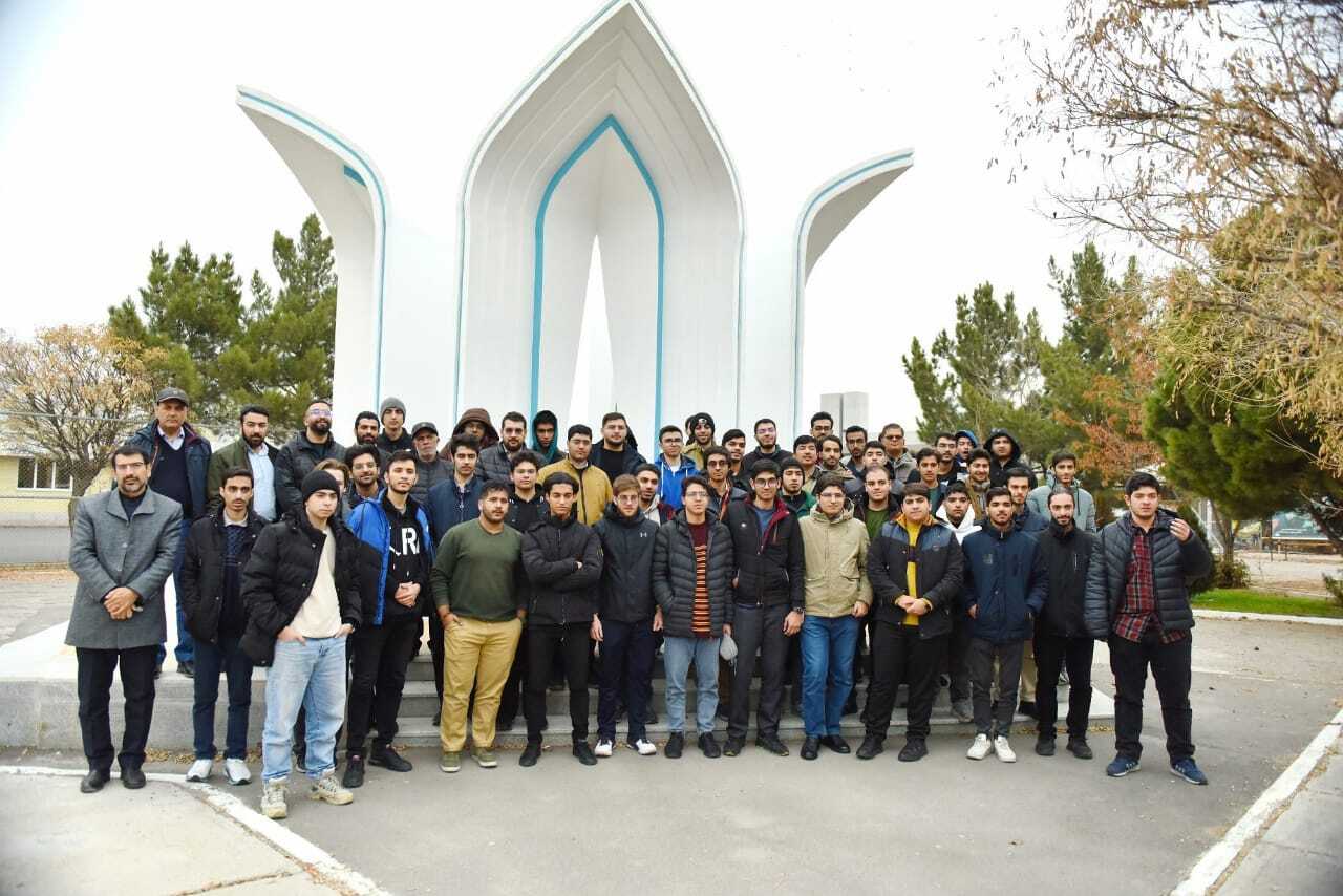 تشریح رویکرد&zwnj;های دانش&zwnj;بنیان، توسعه&zwnj;ای و مسئولیت اجتماعی پتروشیمی تبریز به دانشجویان دانشگاه صنعتی شریف