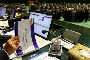 اثرات انقباضی بودجه ۱۴۰۵ بر اقتصاد و بازار سهام/ بازار سرمایه، دلگرم‌کننده و مثبت در معاملات روز شنبه (صوت)