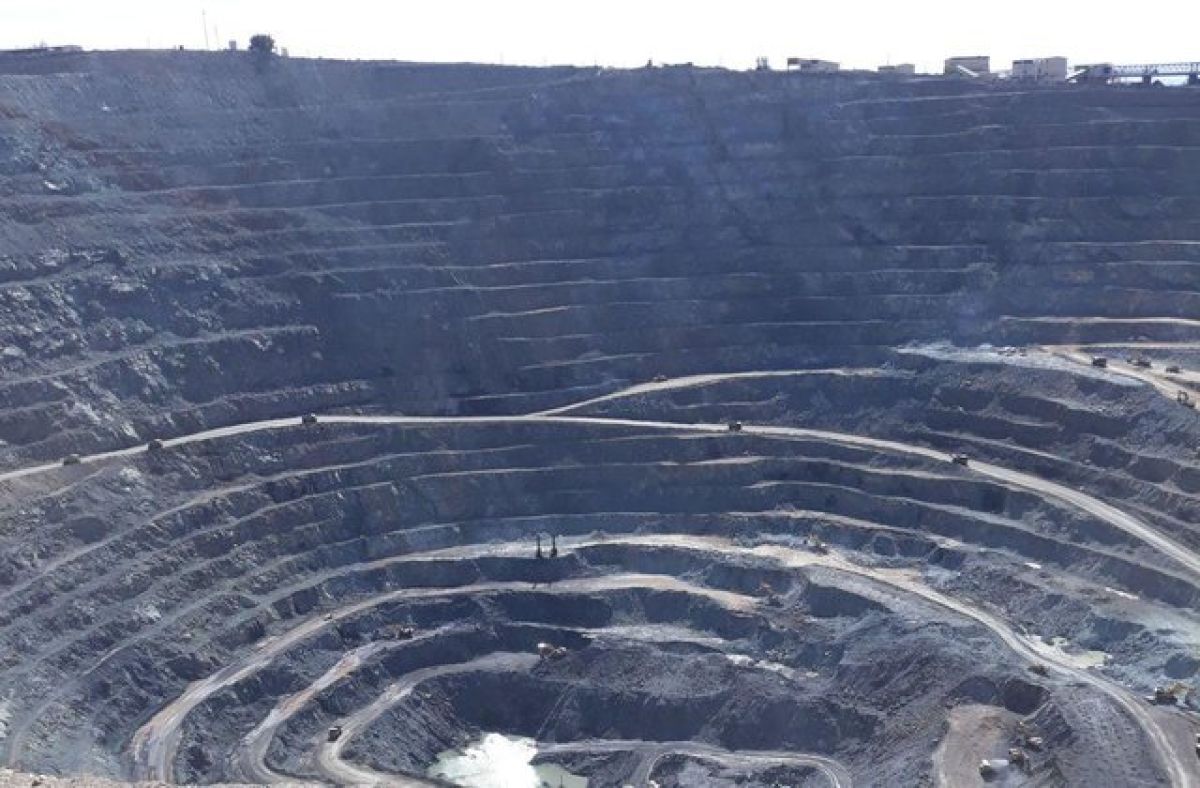 عبور مقدار فروش کرومیت از سطح تولید ماهانه