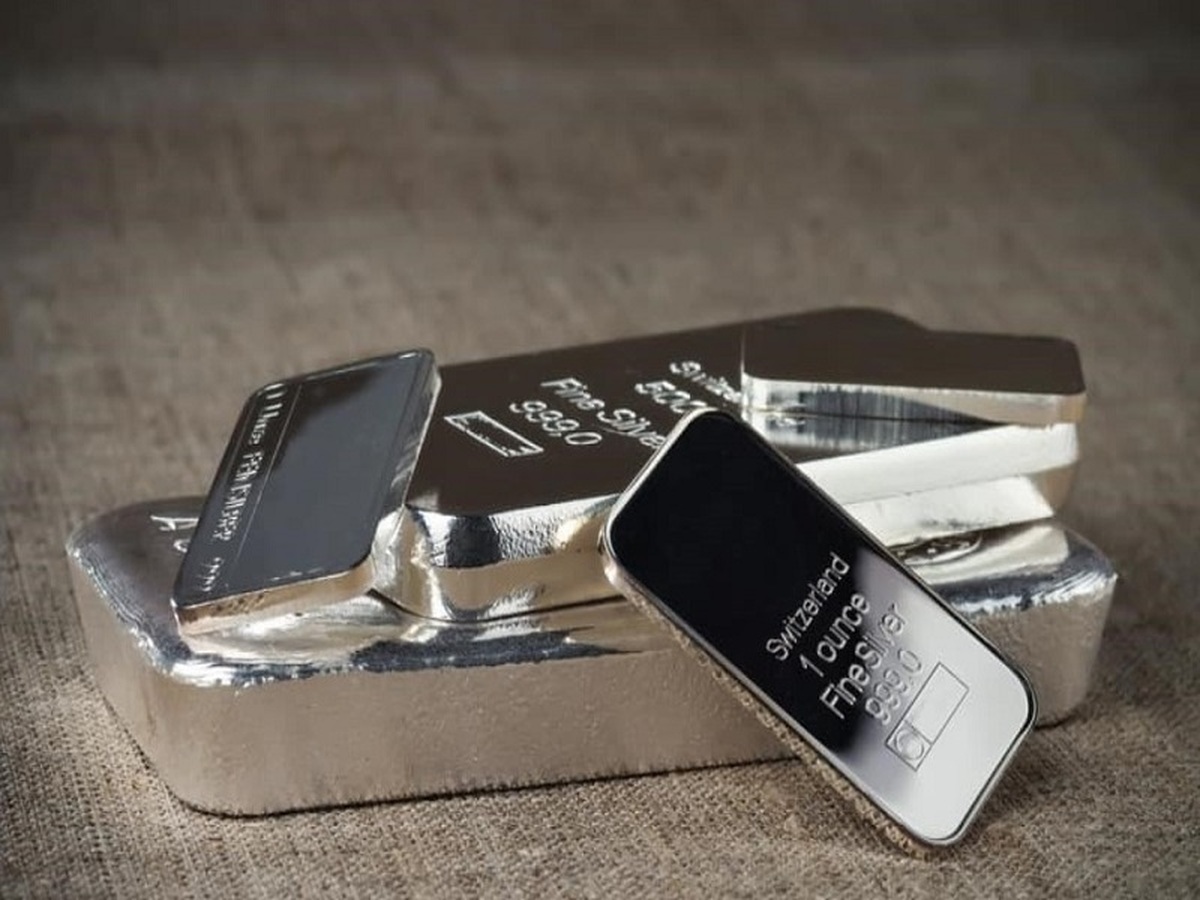 معامله ۹۱۷ کیلوگرم شمش نقره در بورس کالا