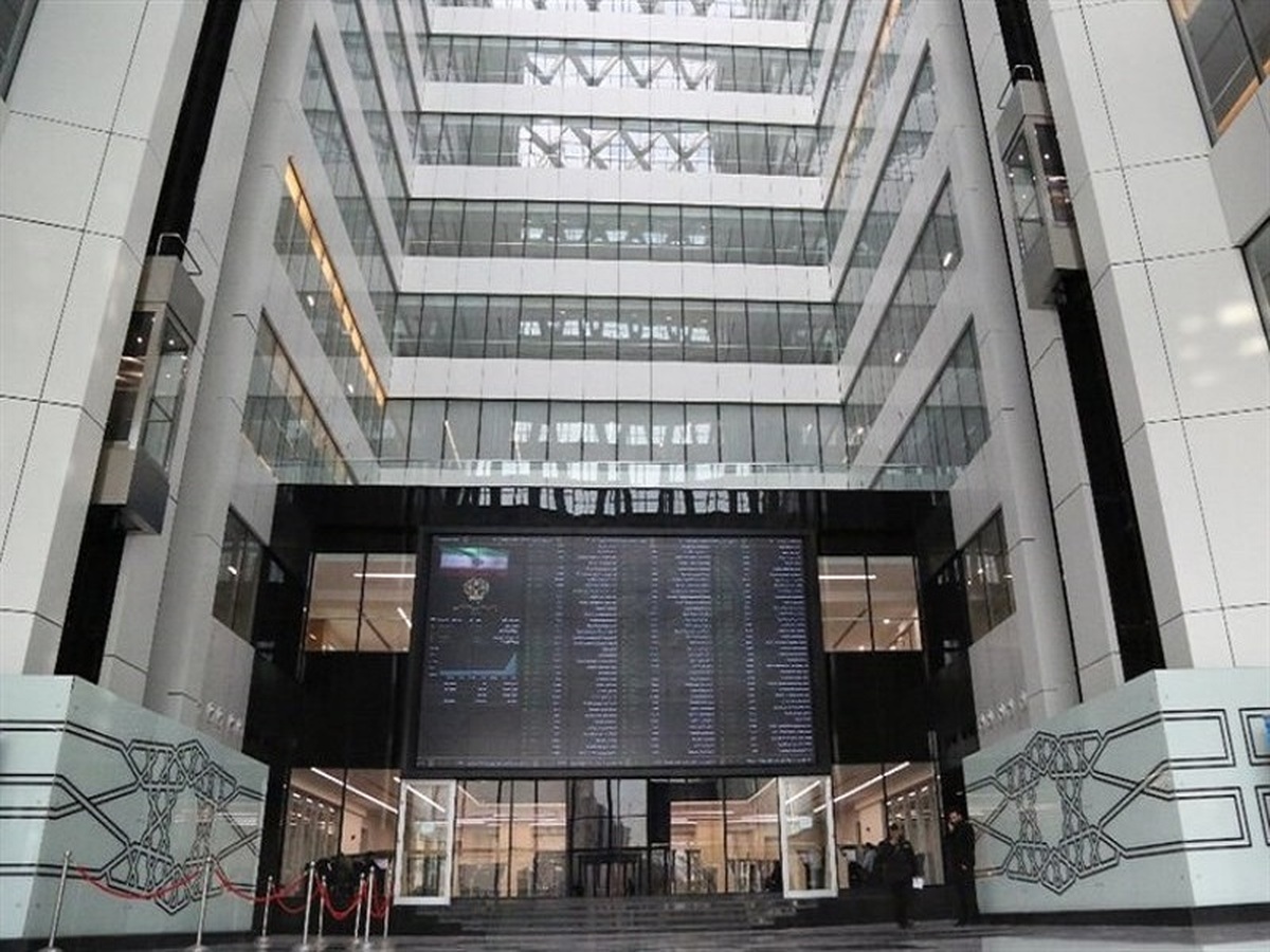 بازار سرمایه زیر سایه تهدیدهای سیاسی/ احتیاط حرف اول سرمایه‌گذاران است