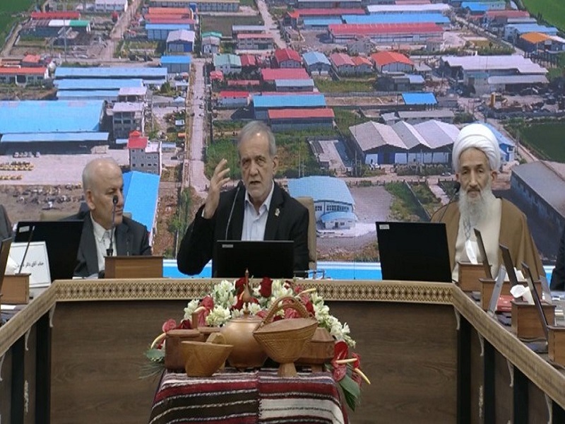 مشکل برق نداریم و کارخانه‌ها می‌توانند دو یا سه شیفت کار کنند