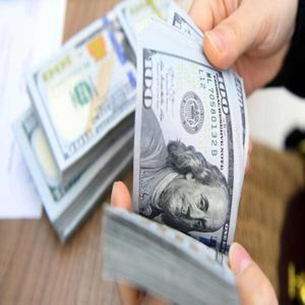 نوسانات دلار و ورود به محدوده ۸۲ هزار تومان