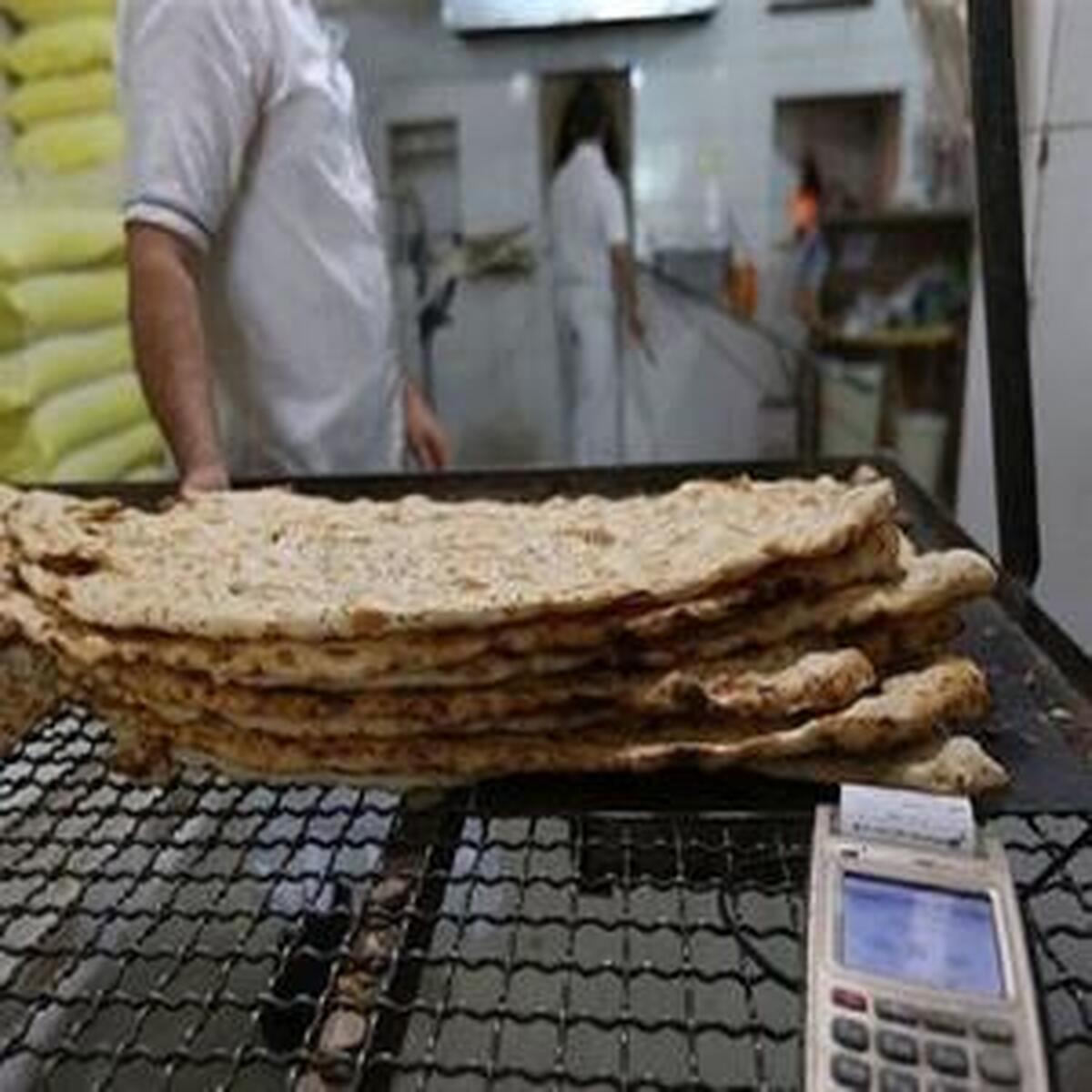 نان کنجدی به قیمت چهار نان ساده عرضه میشود