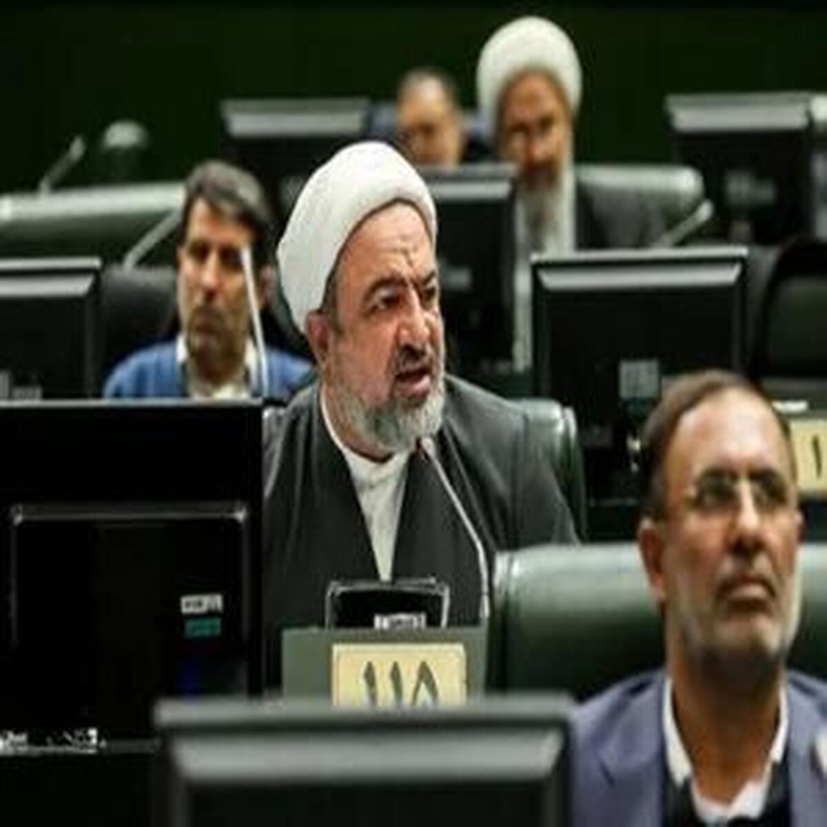 وزیر پیشنهادی اقتصاد با چالشهای مشابه ظریف مواجه است/ فرزند آقای عارف دارای تابعیت خارجی است