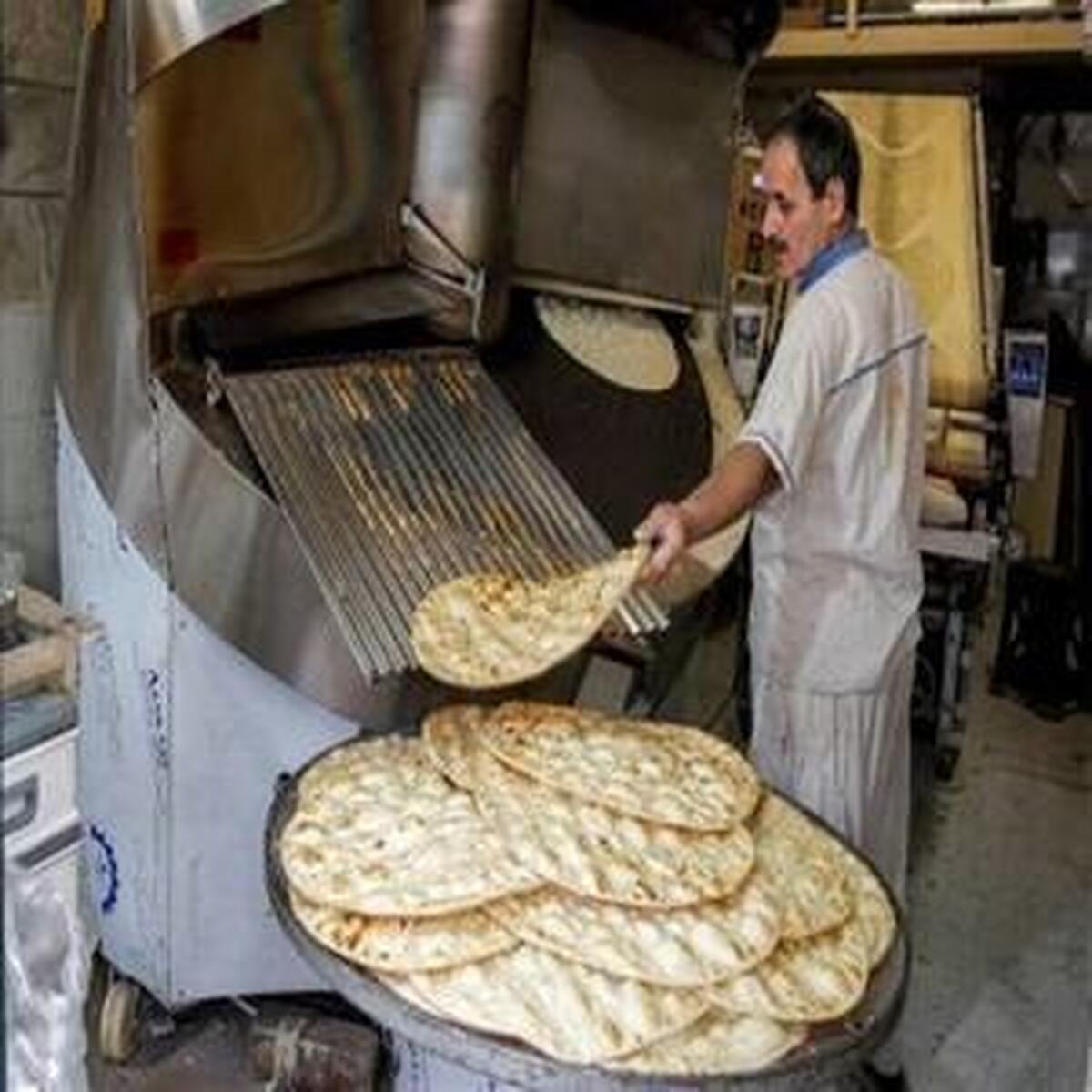 تأمین آرد و نان بدون مشکل است