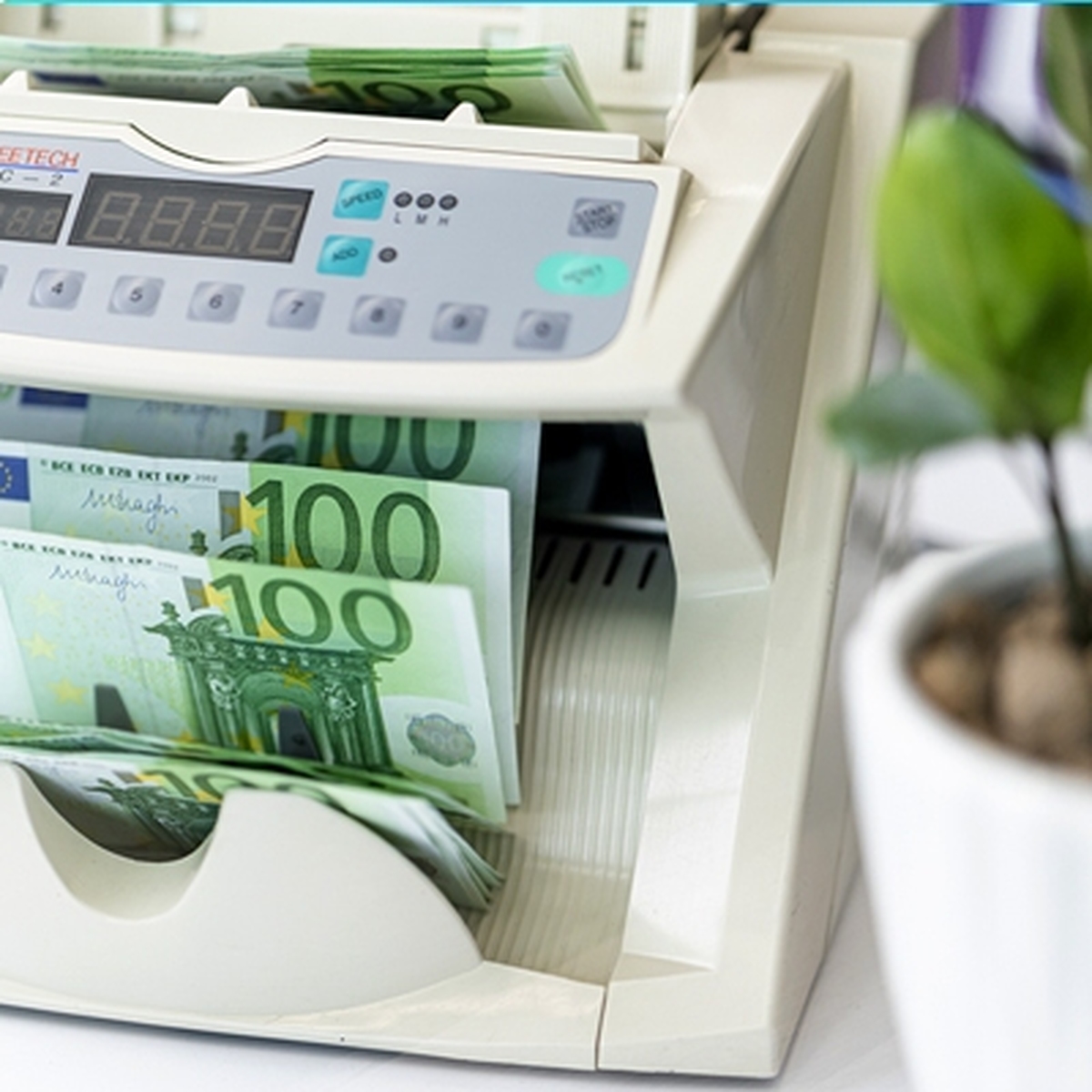 کاهش زمان انتظار مشتریان بانک اقتصادنوین در پرداختهای ارزی به کمتر از یک هفته