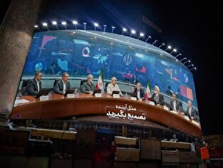 «مثل آینده تصمیم بگیرید»/ پوستر امید یا نمایش هماوردی ناکارآمد؟