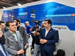 بازدید معاون علمی و فناوری ریاست جمهوری از غرفه آریاساسول در نمایشگاه 