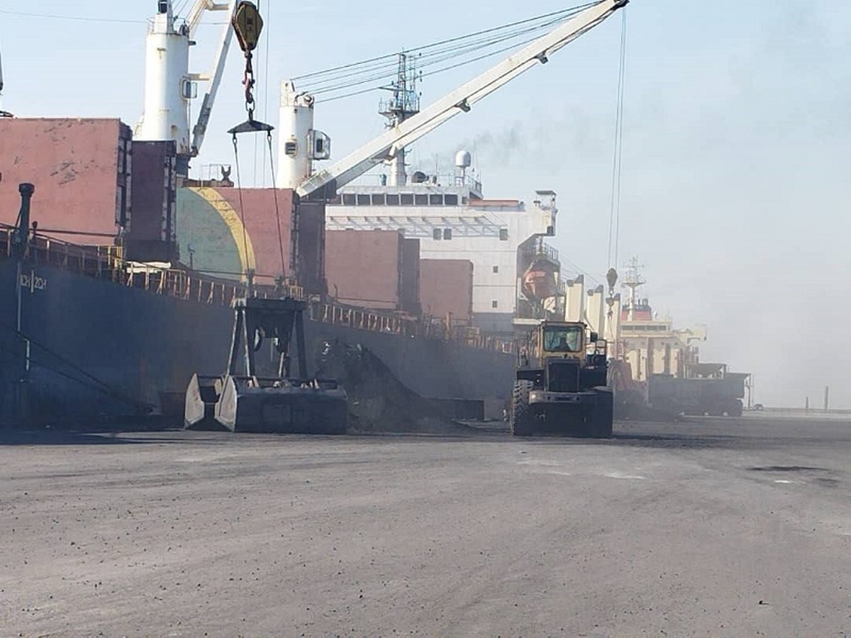 خام‌فروشی سنگ‌آهن؛ تهدیدی برای بقای صنعت فولاد ایران