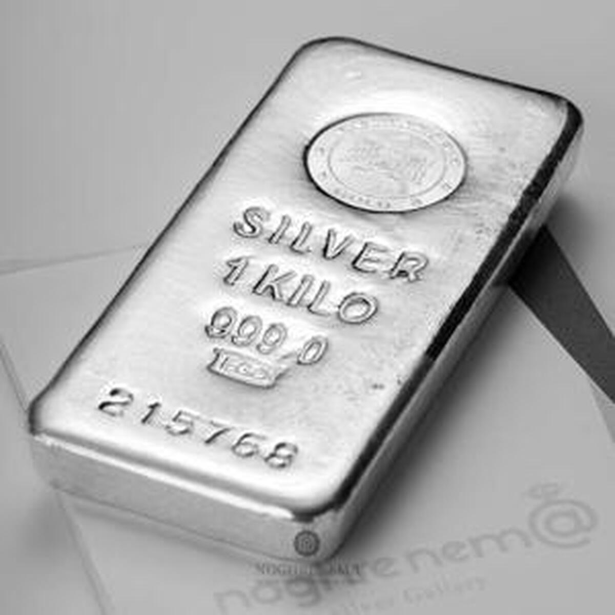 معامله ۷۱۵ کیلوگرم شمش نقره در بازار بورس کالا