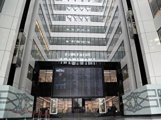 بازار سرمایه تحت‌تأثیر افزایش دلار سبزپوش شد/ اثر کاهش نرخ بهره فدرال رزرو بر بازارهای جهانی و داخلی